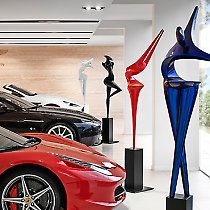 Exposition de sculptures chez Aston Martin - Lamborghini - Ferrari 