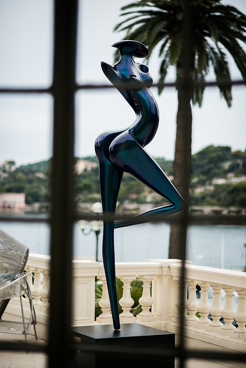 ART' Night à la Rotonde, exposition de La Danseuse, sculpture en carbone