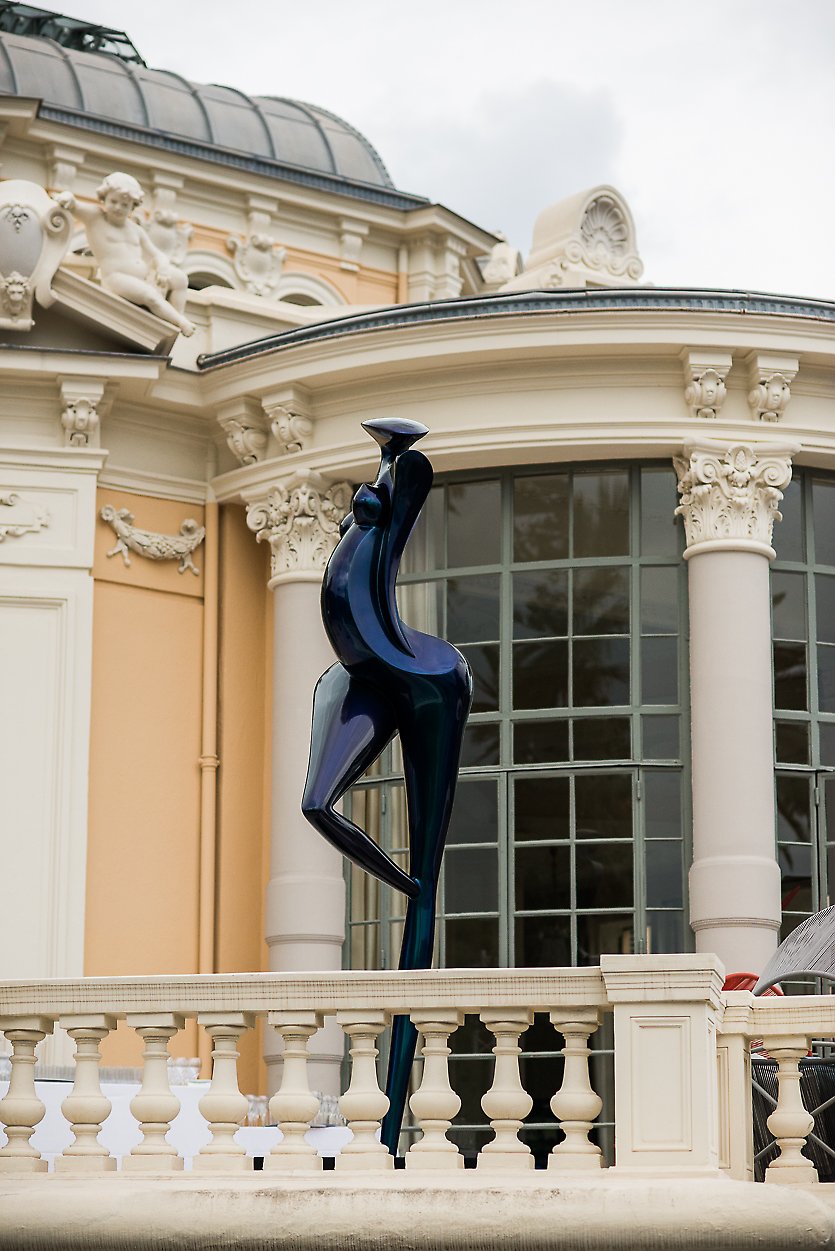 ART' Night à la Rotonde, exposition de La Danseuse, sculpture en carbone