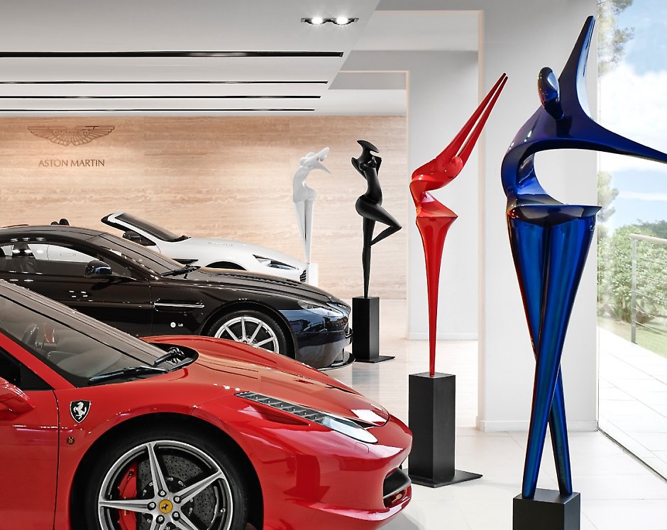 Exposition de sculptures chez Aston Martin - Lamborghini - Ferrari 